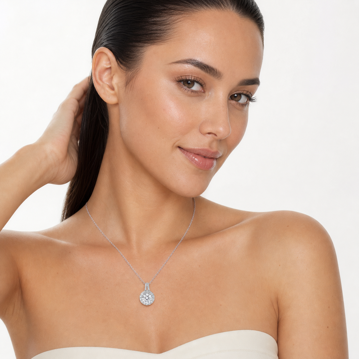שרשרת סוליטר בחיתוך עגול עם הילה